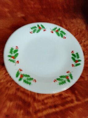 Vintage H.9  Christmas Holly dinner plate made in China